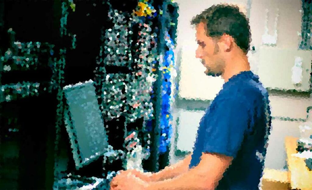 Горячая вакансия от проверенных работодателей: системный администратор (Helpdesk Engineer)